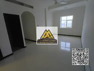 تقع الشقة في الروضة 3 على شارع الشيخ عمار بموقع حيوي وقريب من جميع الخدمات وسهل الوصول إلى باقي مناطق عجمان والشارقة
