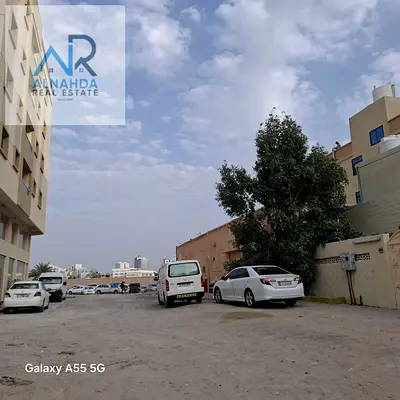 فرصة ممتازة لشراء بيت عربي في عجمان بالقرب من أبراج الأورينت في موقع استراتيجي مميز. يتميز العقار بوجود عدادين كهرباء وملحقين مما يجعله مثالياً للسكن