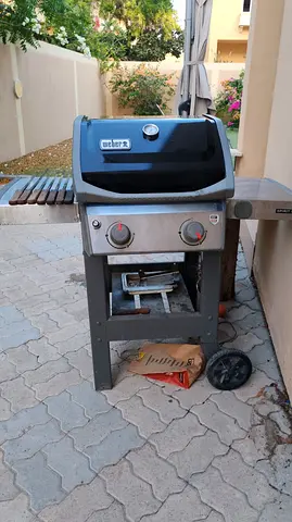 Used outdoor gas BBQ grill - needs cleaning, burners intact