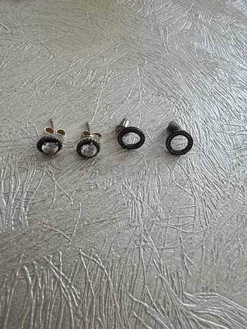 Silver925  round stud earrings set with clear stones (2 pairs)