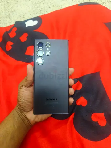 Samsung Galaxy (matte black) - Good condition, 4 rear cameras