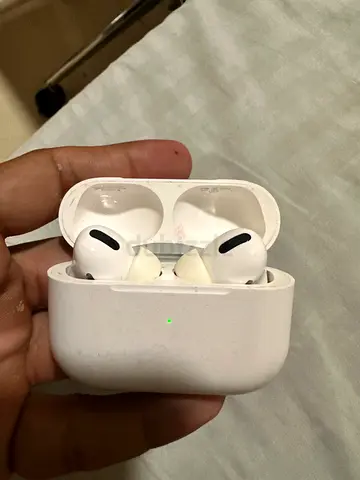 Apple AirPods Pro (2nd Gen) with Charging Case - Used