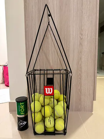 Wilson Tennis Ball Basket with Balls
