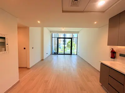 SPACIOUS 3 B R APARTMENT WITH FREE CHILLER // FITTED KITCHEN