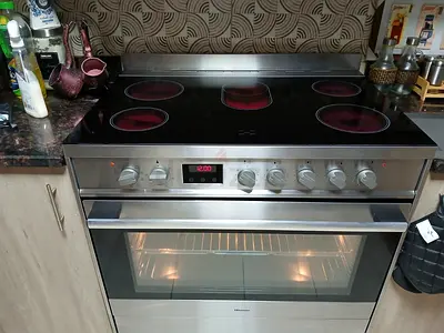 Hisense 5 Burner Cooker Electric Ceramic 90by60