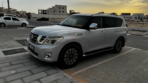 Nissan petrol 2014 platinum GCC v8 big engine 400
