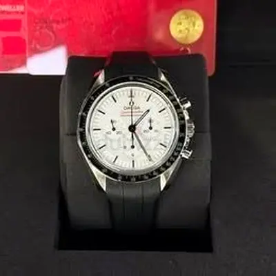 Omega Speedmaster Professional Chronograph — White Dial, Rubber Strap