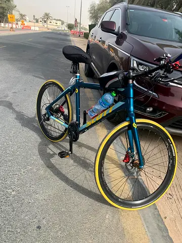 Used Scott Brand Hybrid/City Bike with Yellow-Rim Wheels - Light weight