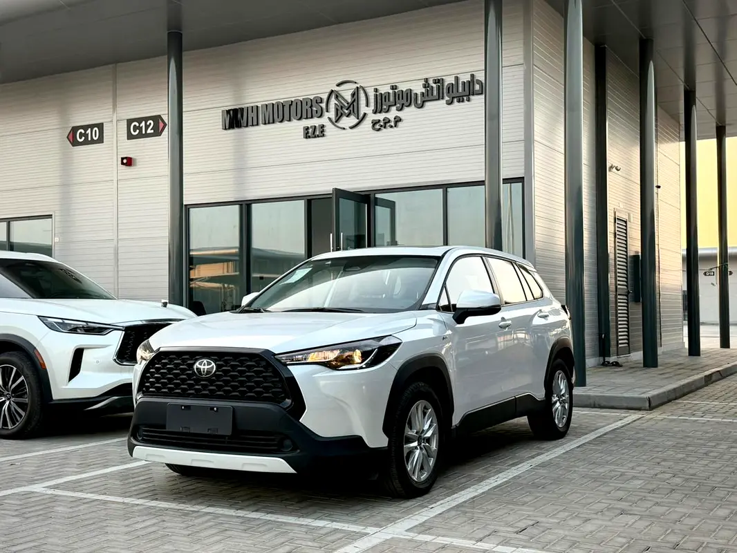 Toyota Corolla Cross 2024 — photo 1 of 16