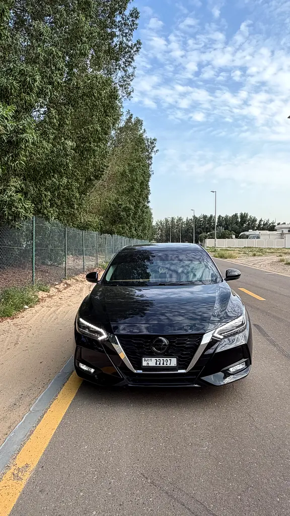 Nissan Sentra 2020 — photo 1 of 9