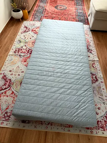 Single foam mattress topper / thin mattress in excellent condition