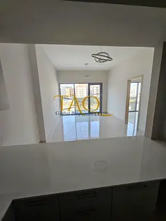 Big Layout | 4 cheques | Balcony &amp; Pool Access