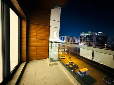 Modern Luxury 1BR + Study | Walk to Metro | Pool, Gym
