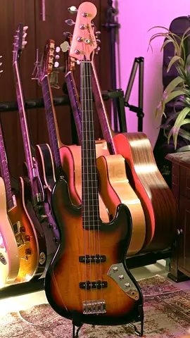 Fender Squier Modified Fretless Bass