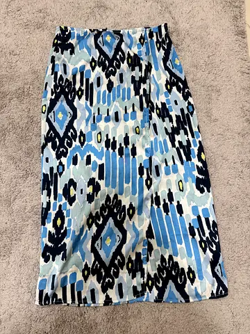 Blue patterned midi skirt M