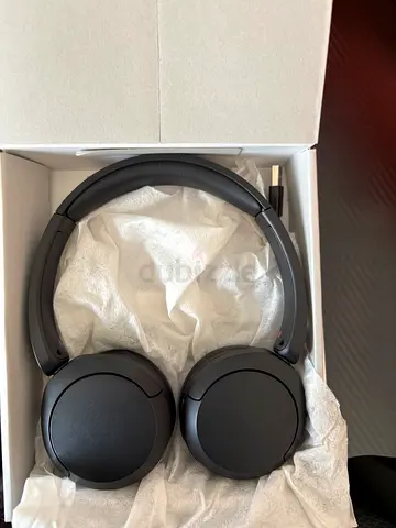 Sony Headphones amazing for relaxing, gaming, and playing sports. It has the box, and charger.