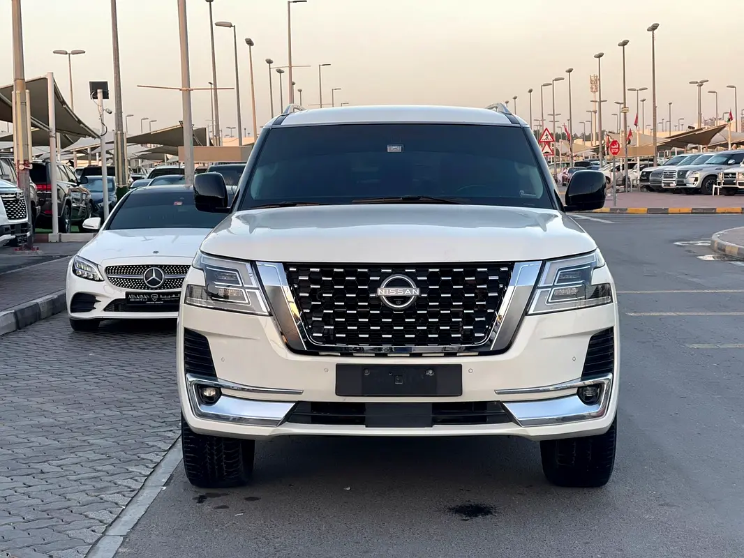 Nissan Patrol 2015 — photo 1 of 18