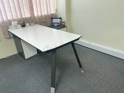 Modern white office desk - good condition