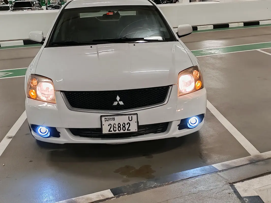 Mitsubishi Galant 2013 — photo 1 of 14