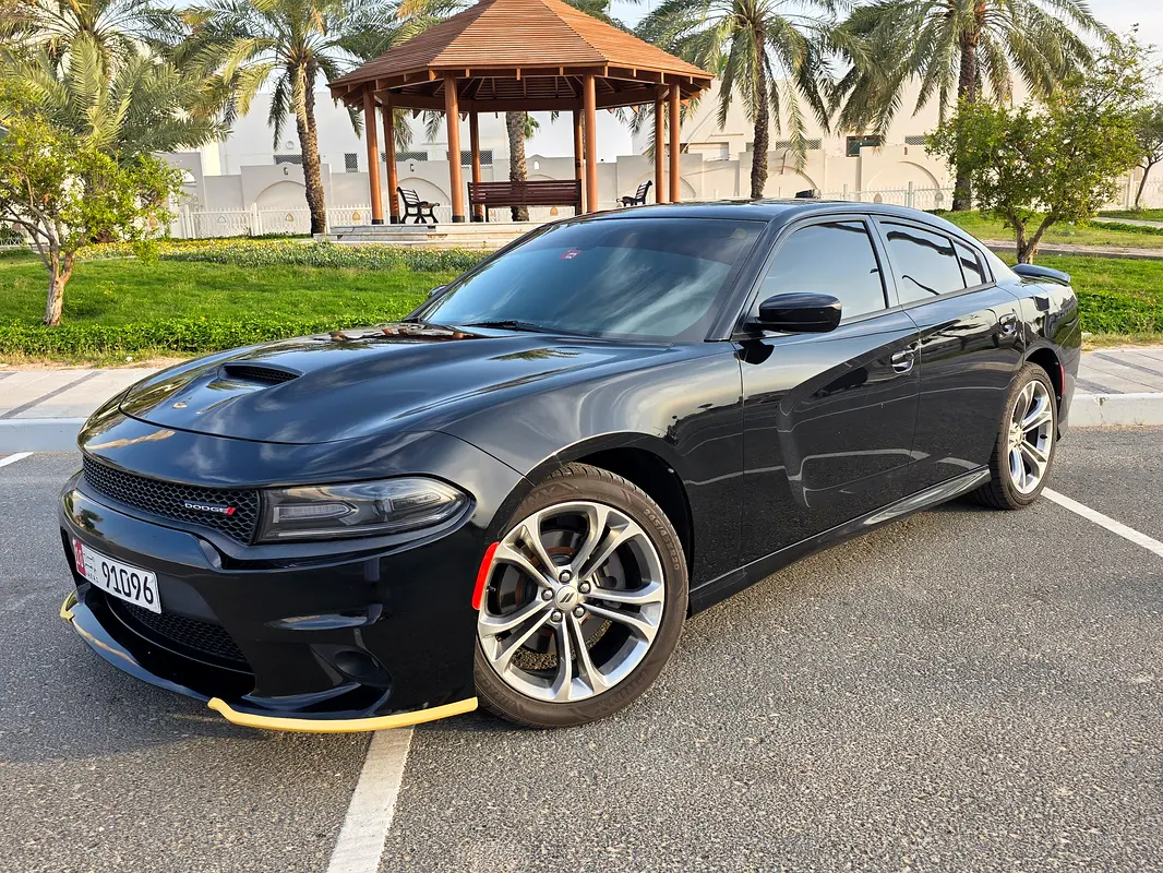 Dodge Charger 2020 — photo 1 of 18