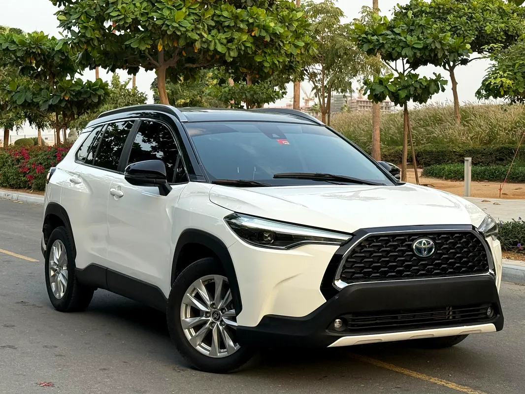Toyota Corolla Cross 2023 — photo 1 of 12