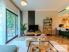 12 Cheques | Furnished and Upgraded| Vacant