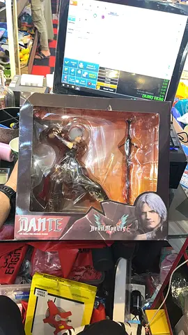 Devil May Cry 5 Dante collectible figure (boxed) - used