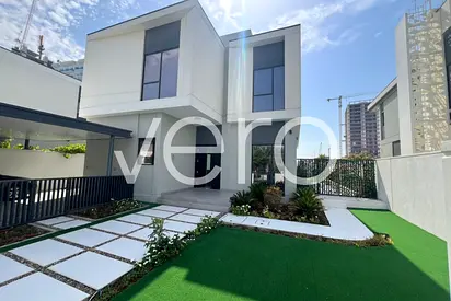 Single row | Landscaped | Vacant Villa