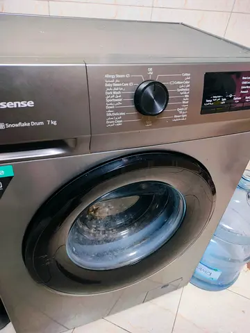 Hisense washing machine for 150. Can be used or taken as scrap