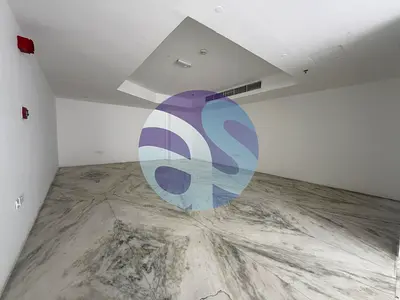Ready To Move | Cozy Fitted Shop| Chiller free