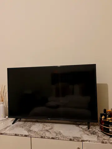 32-40 inch LED Flat Screen TV - Excellent Condition, Rarely used