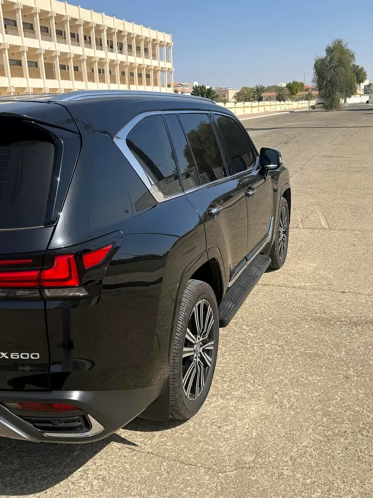 Lexus LX-Series 2024 — photo 1 of 12