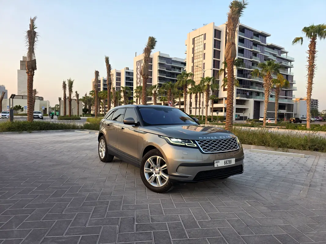 Land Rover Range Rover Velar 2018 — photo 1 of 18