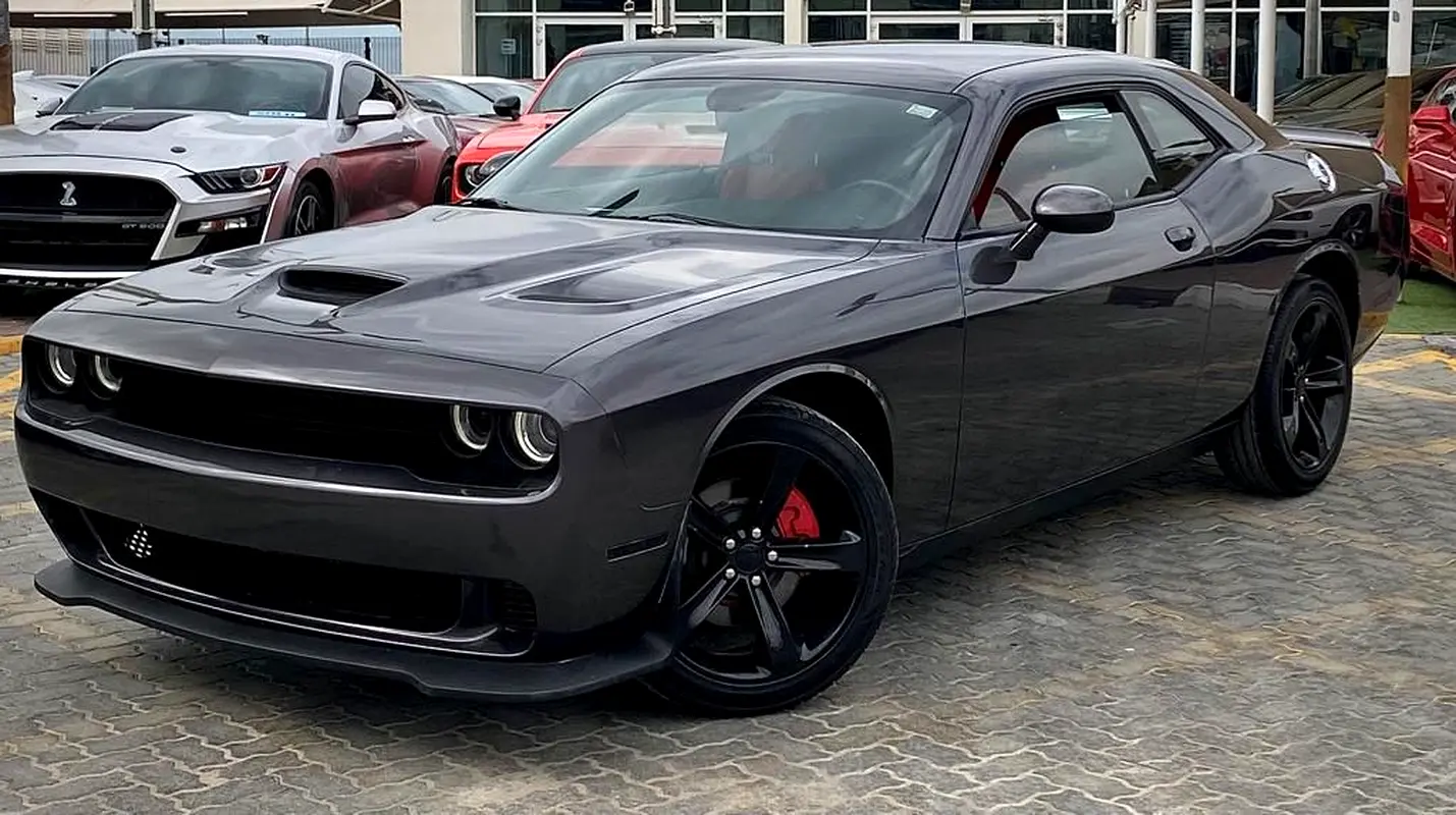 Dodge Challenger 2018 — photo 1 of 11