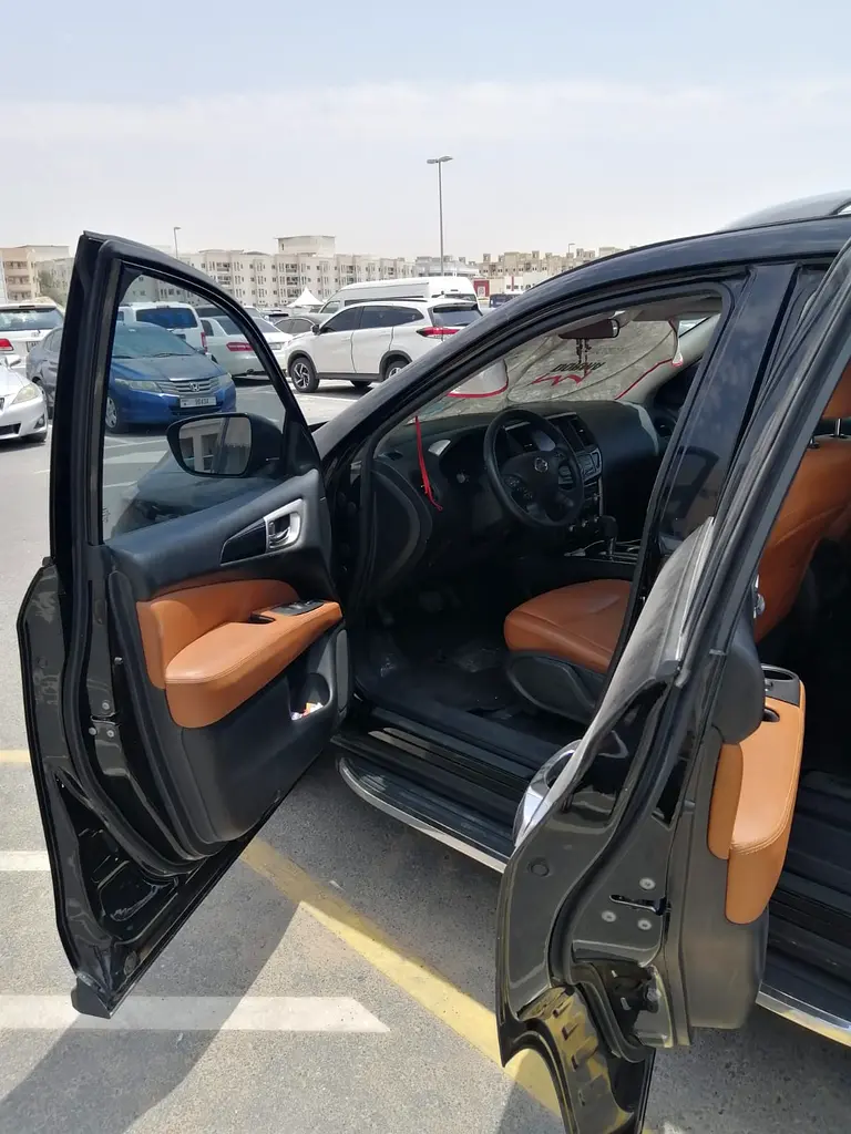 Nissan Pathfinder 2019 — photo 1 of 8
