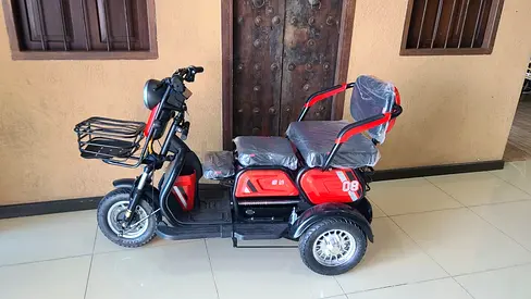 3 passenger scooter with sliding function