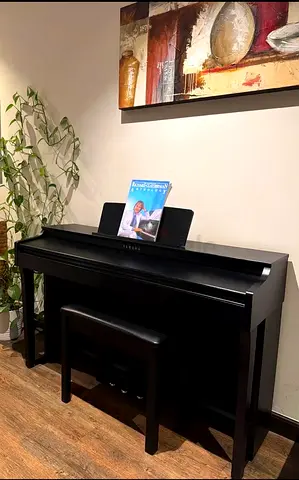 Used Yamaha Digital Piano with Bench - Black, Well Maintained