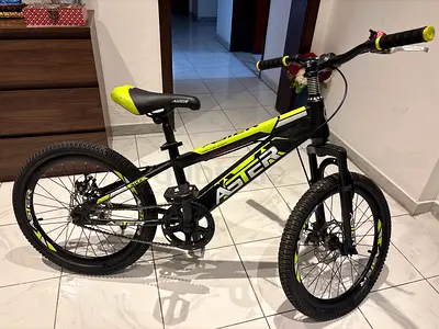 Kids Bike - Good Condition. Ideal for 5 years to 9 years old.