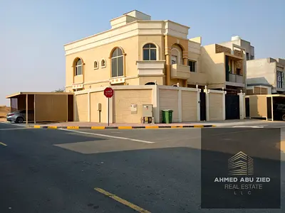 اشيك وافخم فيلا  ثاني ساكن تتكون من 4 غرف نوم ماستر _رووف كبير جدا _صالة ومجلس _مع غرافة خدامة _مطبخ مجهز _7 حمام _كهرباء مواطن _خزائن مدمجة بالحائط _