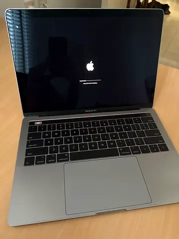 MacBook Pro 13-inch (2017) - Intel Core i5, 8GB RAM, 256GB SSD