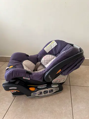 Chicco Infant Car Seat (KeyFit 30) - Good Condition