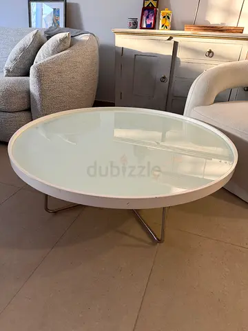 Retro-style white coffee table