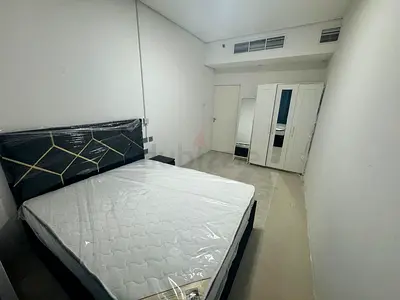 Big partition available with window 10 mins walk to MOE