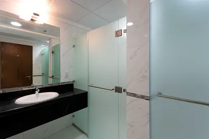 Elegant layout with Maidsroom, Parking and Facilities