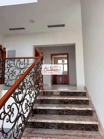 للبيع فيلا  طابقين   فى منطقة الجرينه  امارة الشارقة