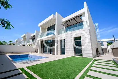 Ready to Move In | Open to Offers | Landscaped