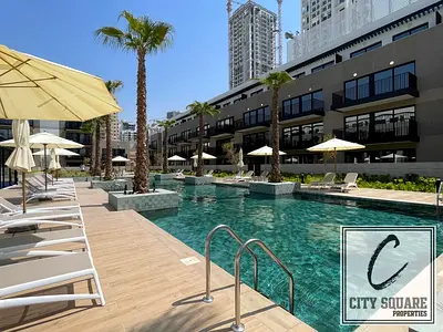 Vacant | Flexible cheques | Pool view