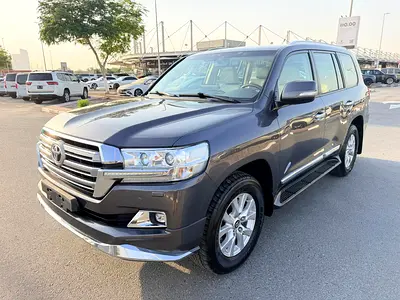 Toyota Land Cruiser GXR V6 2018 - GCC Specs - single owner full service history Excellent Condition