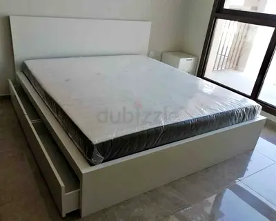 IKEA malam king‑size bed (180 × 200 cm) with 2 storage drawers underneath and an IKEA mattress ✨