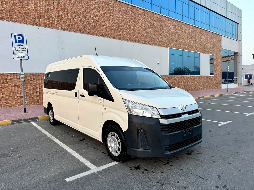 Toyota Hiace 2024 — photo 1 of 18
